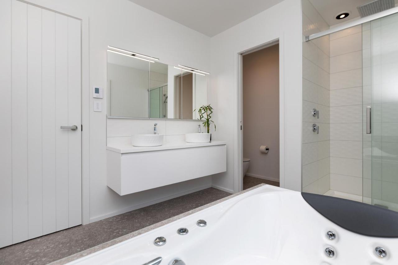 Oakura Beach Front Apartments المظهر الخارجي الصورة